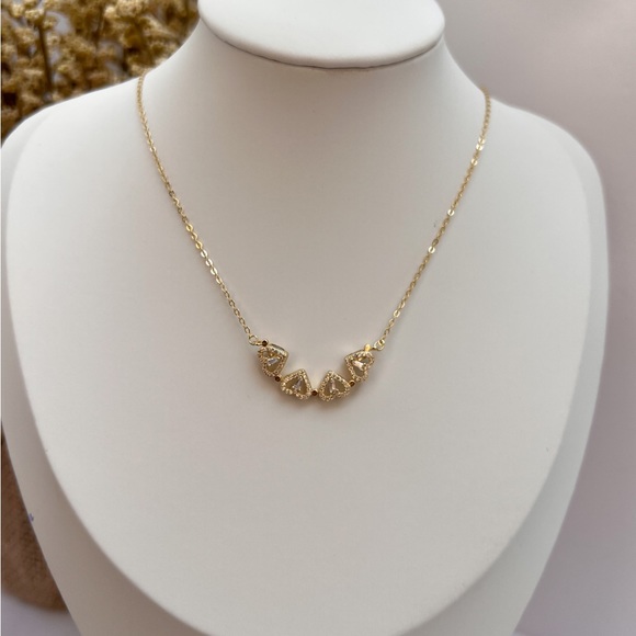 CLOVER HEARTS MAGNETS PENDANT NECKLACE - Picture 3 of 4